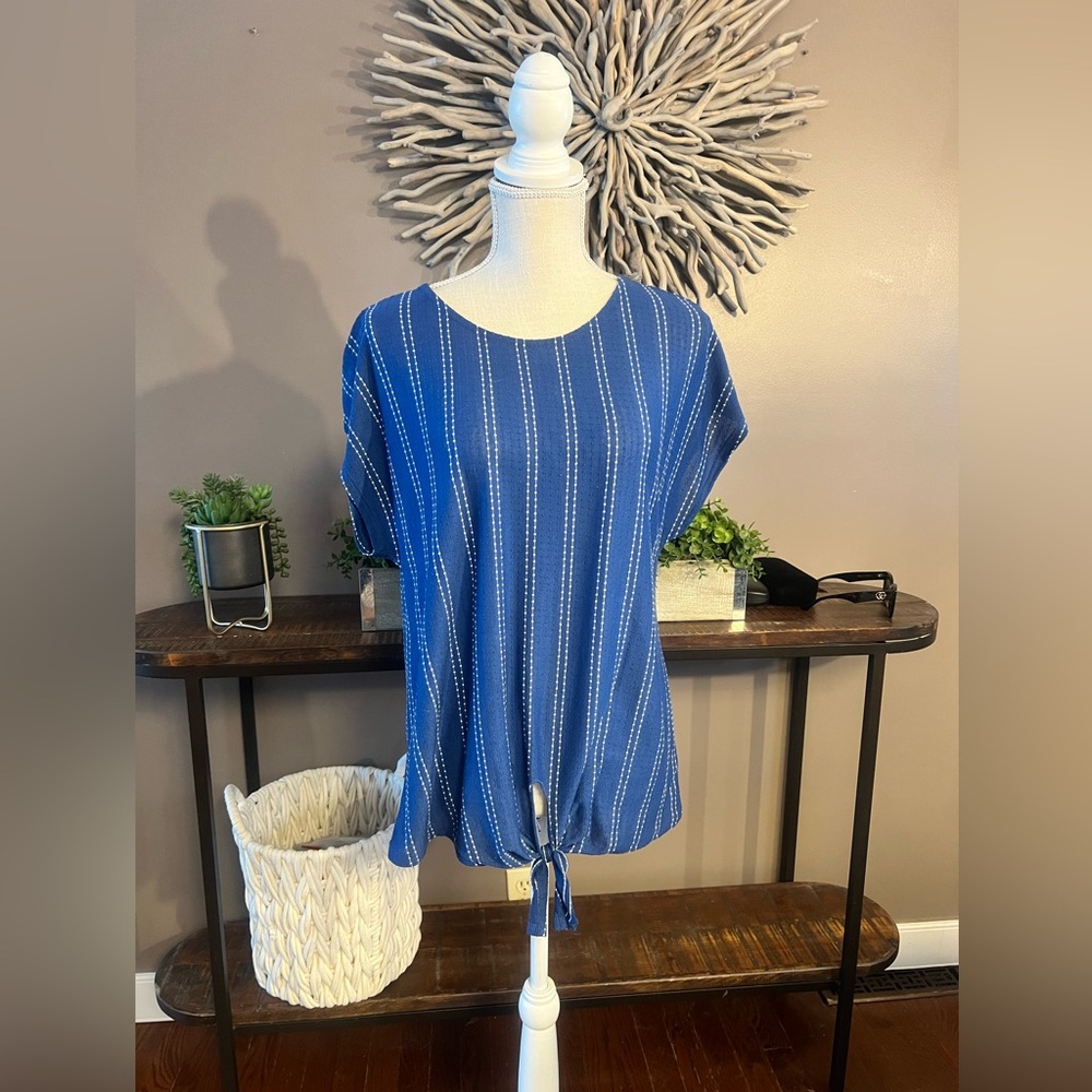 W5 short sleeved‎ top. Blue and white striped